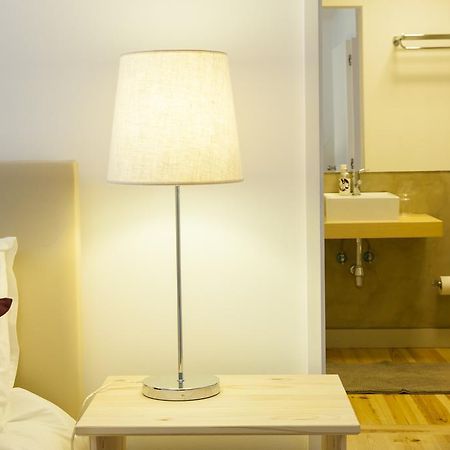 Joivy Cosy 1-Bed Flat With Workspace In Santa Catarina, Moments From Luis De Camoes Sq Lisboa Szoba fotó