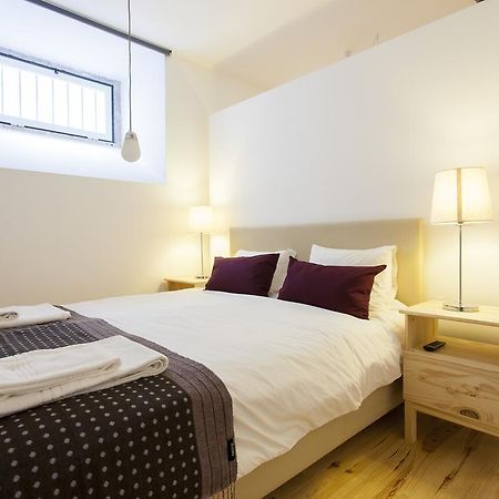 Joivy Cosy 1-Bed Flat With Workspace In Santa Catarina, Moments From Luis De Camoes Sq Lisboa Szoba fotó