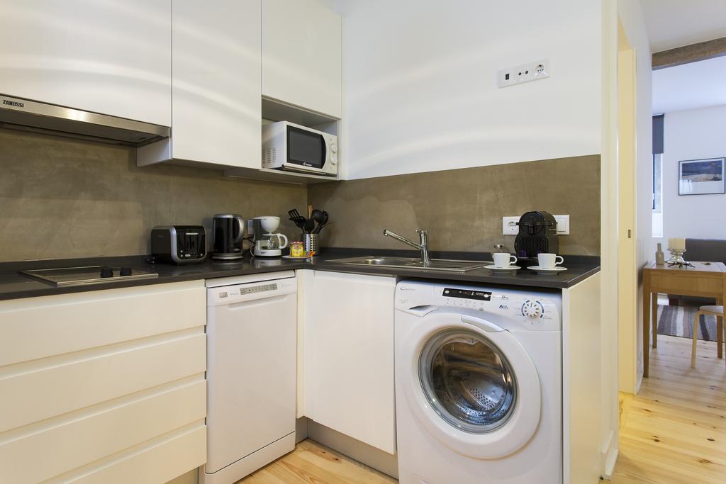 Joivy Cosy 1-Bed Flat With Workspace In Santa Catarina, Moments From Luis De Camoes Sq Lisboa Szoba fotó