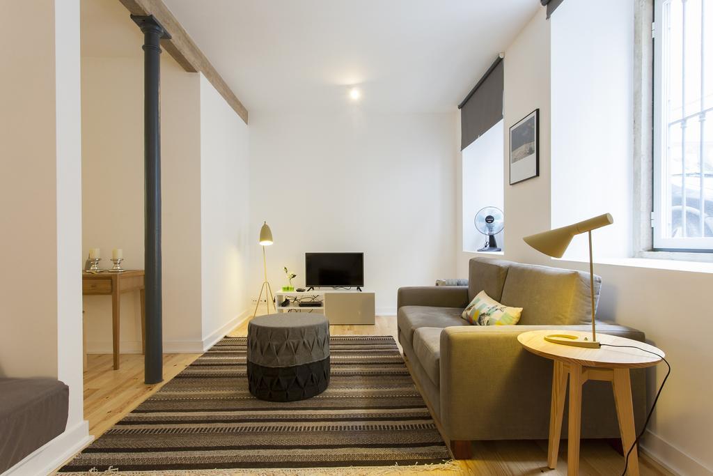 Joivy Cosy 1-Bed Flat With Workspace In Santa Catarina, Moments From Luis De Camoes Sq Lisboa Szoba fotó