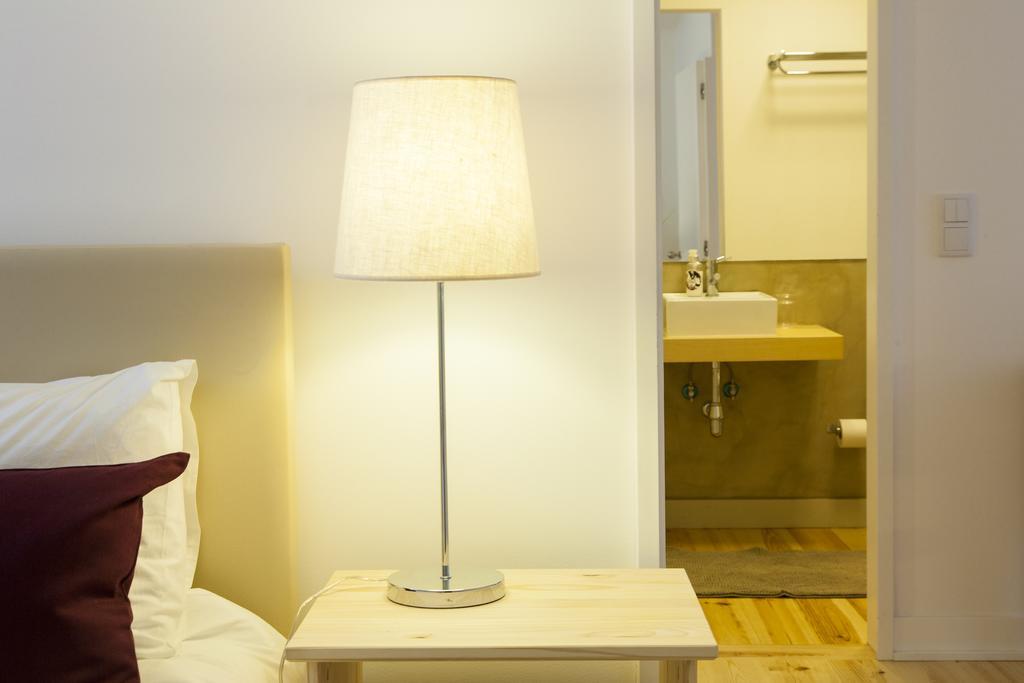 Joivy Cosy 1-Bed Flat With Workspace In Santa Catarina, Moments From Luis De Camoes Sq Lisboa Szoba fotó
