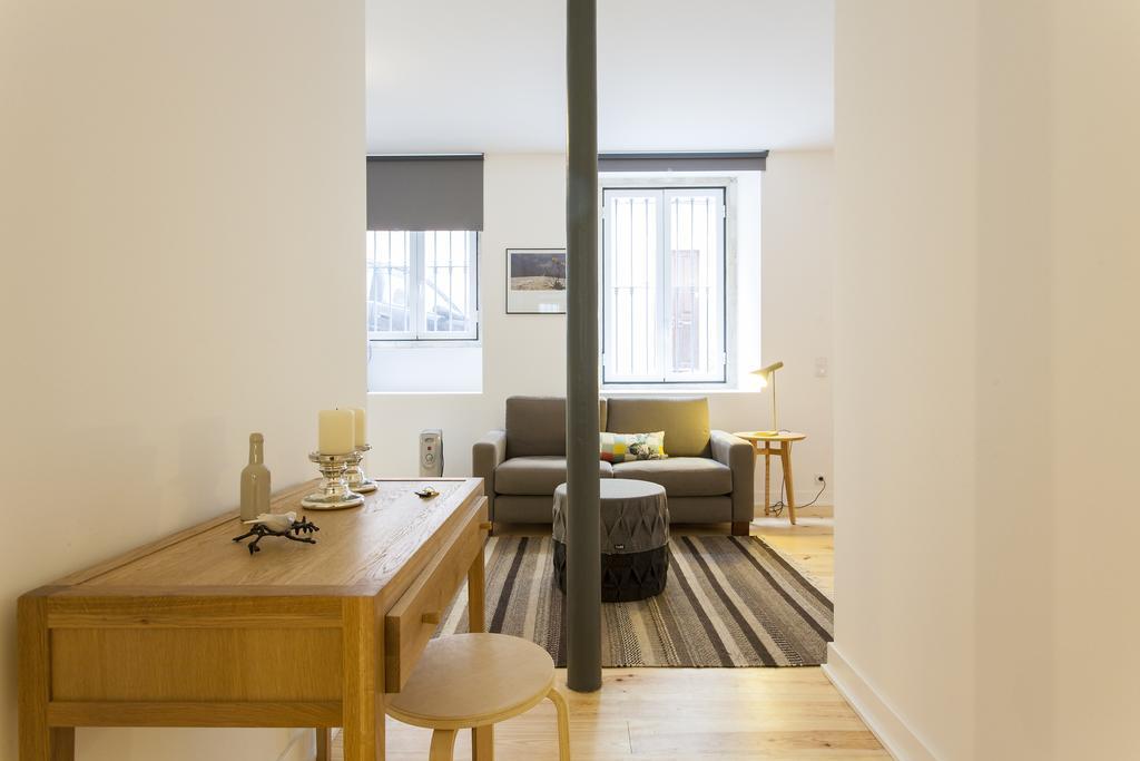 Joivy Cosy 1-Bed Flat With Workspace In Santa Catarina, Moments From Luis De Camoes Sq Lisboa Szoba fotó