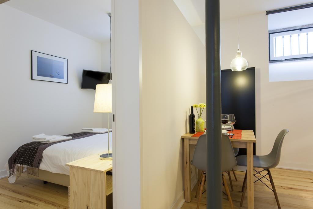 Joivy Cosy 1-Bed Flat With Workspace In Santa Catarina, Moments From Luis De Camoes Sq Lisboa Szoba fotó