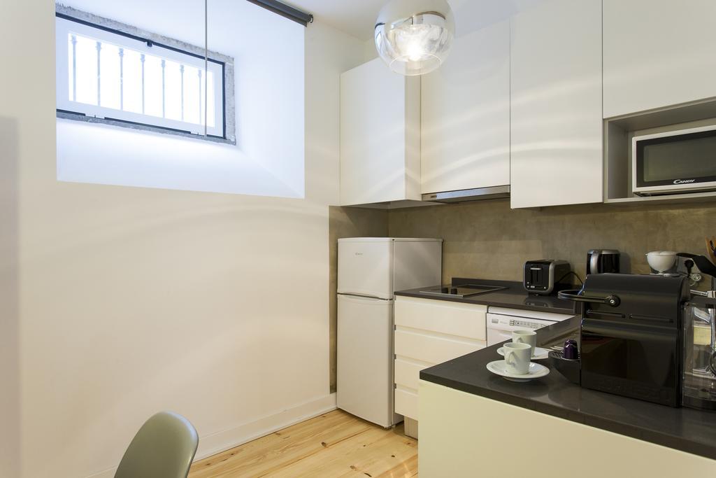 Joivy Cosy 1-Bed Flat With Workspace In Santa Catarina, Moments From Luis De Camoes Sq Lisboa Szoba fotó