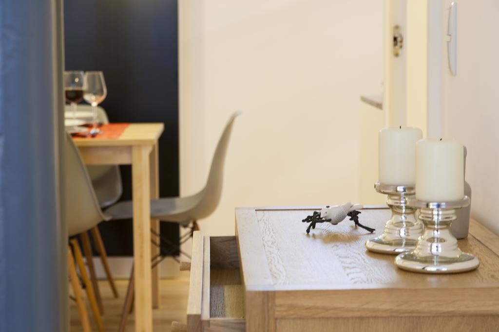 Joivy Cosy 1-Bed Flat With Workspace In Santa Catarina, Moments From Luis De Camoes Sq Lisboa Szoba fotó