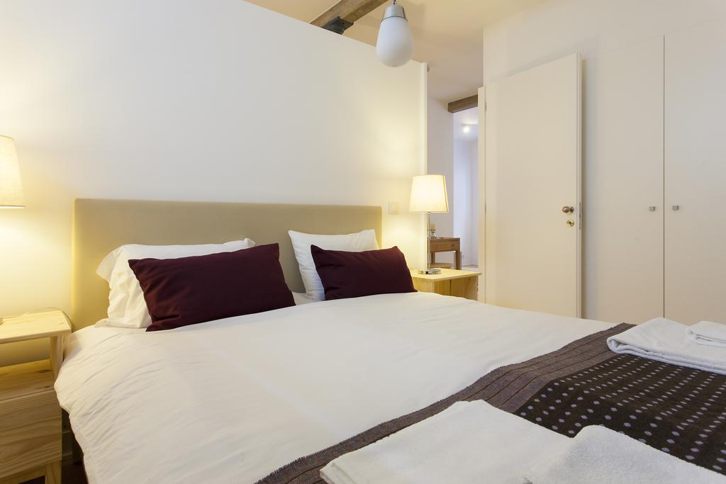 Joivy Cosy 1-Bed Flat With Workspace In Santa Catarina, Moments From Luis De Camoes Sq Lisboa Szoba fotó