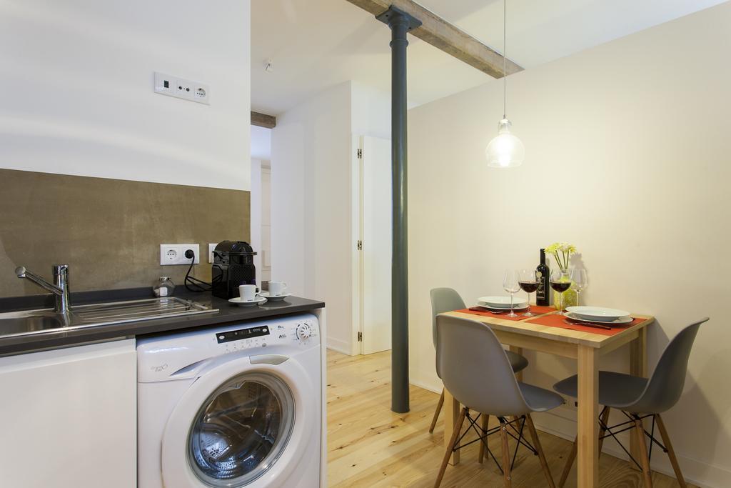 Joivy Cosy 1-Bed Flat With Workspace In Santa Catarina, Moments From Luis De Camoes Sq Lisboa Szoba fotó
